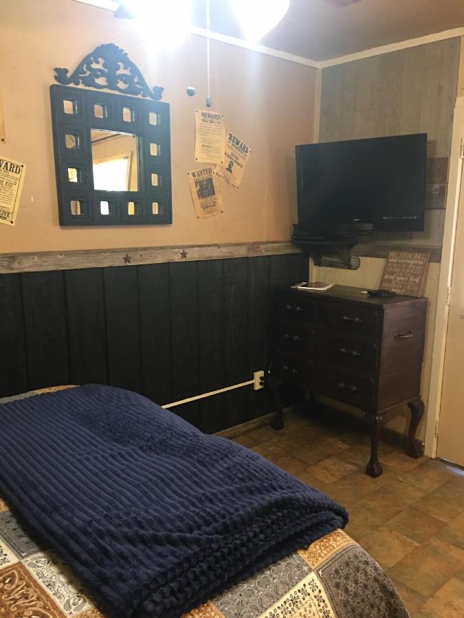 Acorn Hideaways Canton Rustic Old West Frontier Suite Extérieur photo