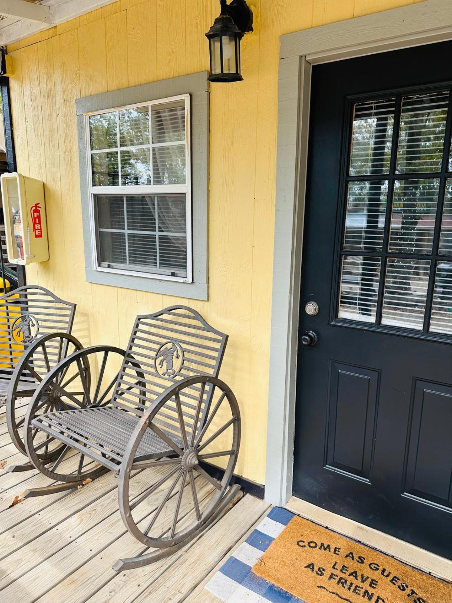 Acorn Hideaways Canton Rustic Old West Frontier Suite Extérieur photo