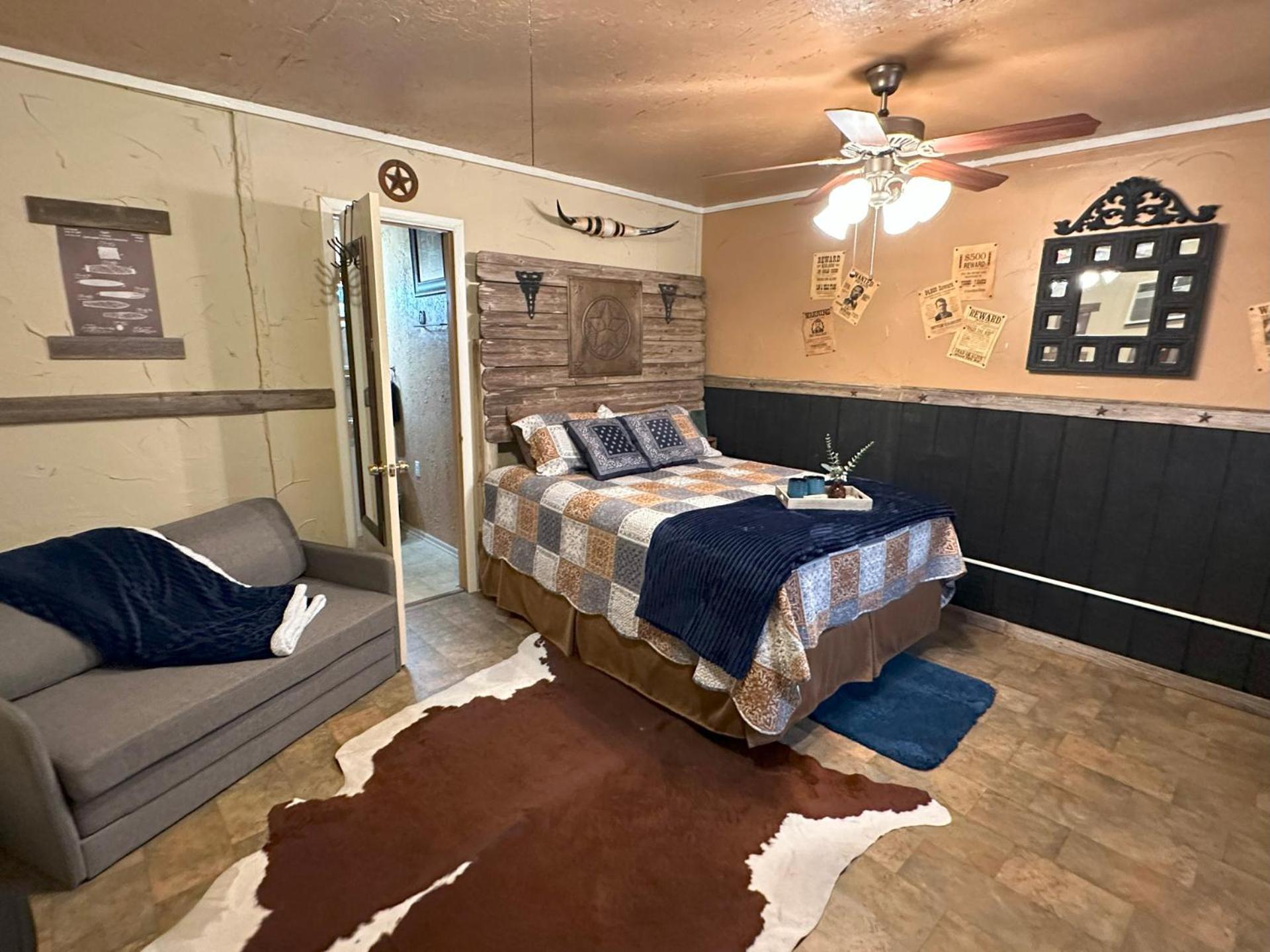 Acorn Hideaways Canton Rustic Old West Frontier Suite Extérieur photo